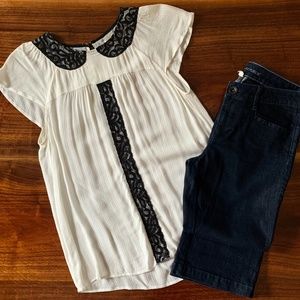 ANTHRO White top with Black Peter Pan Collar, sz 4